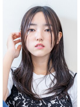 ルーシー ヘアデザインワークス(Lucy Hair Design Works) ノーブルロング×センターパート・ロングヘア