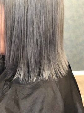 ボヌール ヘアーワークス(Bonheur hair works) プラチナグレー×ケアブリーチ×ブラントボブ×美髪チャージ