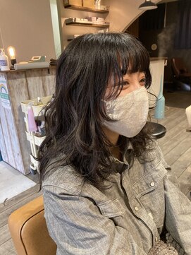 サスペンダーノート 荻窪(Suspender Note) 毛先で遊ぶロングウルフ？