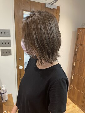 ナナ(Nana.) ハイライト切りっぱなしボブ