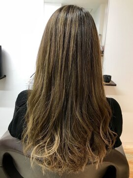 ヘアサロントワ(10wa) 巻き髪ハイライトロングヘアー