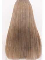 シカ(sica)&nbsp;透明感抜群ハイトーンベージュカラー