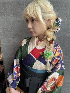 スノウ(SKNOW) サイドの編み下ろしスタイル