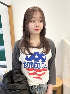 エム(M) ワンカールレイヤーカットロングブリーチなしベージュ大阪美容室