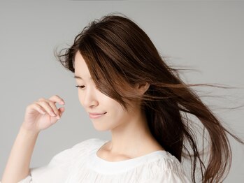 OHI 赤羽店の写真/【髪に優しい・白髪染め】が自慢◎スキンケア成分カラーで髪に艶と潤いを与えます《40代50代60代の髪に》