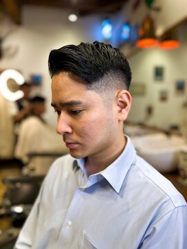 キングコング バーバーショップ バイ アルバレス(KING KONG BARBERSHOP by ALVAREZ) サイドパート/メンズカット/スキンフェード/所沢/小手指バーバー