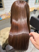 カーラ(Cara)&nbsp;光沢ブラウン × 白髪ぼかしカラー