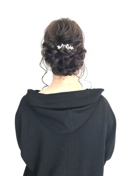 アヤナ バイ アヤラ(ayana by ayala) ふんわりシニオン風まとめ髪〈浦安 新浦安 葛西 南行徳〉