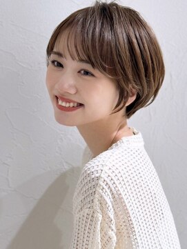 アンド ストーリーズ(&STORIES) 前髪あり耳掛け丸みくびれショートボブ20代30代40代50代(蘭)