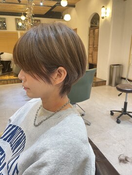 チリンバイロストシティー(Chillin by LOSTCITY) ショートボブ白髪ぼかしハイライトインナーカラーブリーチ