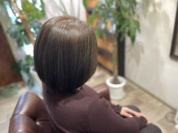 トワニ(to＆..)の写真/髪の芯から美しく♪グレイカラーでも明るく綺麗に染まるワンランク上の仕上がりへ。艶感のある仕上がりが◎