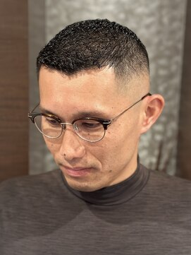 ゼロスバーバー(0's BARBER SHOP) スキンフェード/濡れパン/バーバースタイル/ショート30代