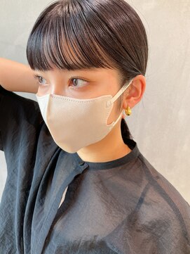 ヨーク(YOKE) 黒髪ぱっつんワイドバングポニテ天使の羽バング前髪暗髪グレー