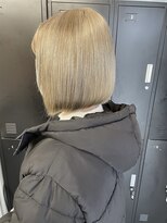 シー 浦安(SEA) ホワイトミルクティー、ボブ、切りっぱなし