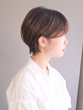 バイエイト(X8) 【小顔.効果抜群】耳掛け丸みクビレショート 『小川』