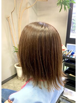 ヘアーフォーカス 外ハネミディアムライト