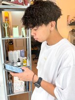 ウェイビーエフティフィフス 横浜西口(WAVEY ft.fifth)&nbsp;無造作ツイストスパイラルパーマ波巻き刈り上げメンズマッシュ