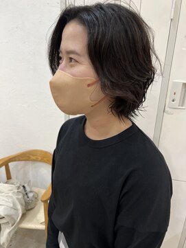 シュプール(SPUR) ミディアムパーマ×暗髪黒髪センターパート