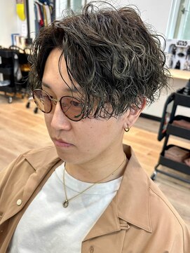 ウェイビーエフティフィフス 横浜西口(WAVEY ft.fifth) 波巻きパーマセンターパートツイストパーマメンズマッシュパーマ