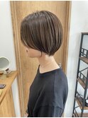 長めのショートボブ×オリーブベージュ