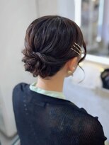 アトリエビューティーアミュ(atelier beauty AmU) 結婚式 二次会 お呼ばれ アップスタイル×ゴールドピン