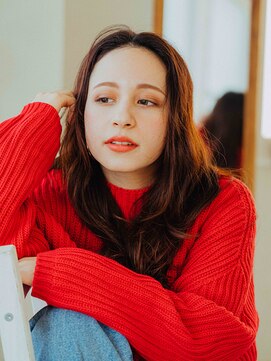 スタリー(Starry) センターパートのウェーブロング20代/30代/40代/ハレマチ通り