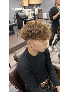 ワールドシップコウベ(WORLD SHIP KOBE) 茶髪スペインカール