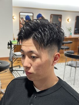 ザデイトウキョウ 表参道 青山(THE DAY TOKYO) MEN’S/サーフカール/刈り上げセンターパート/表参道駅/青山