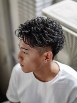 トラスト ザ バーバー 東京駅日本橋店(TRUST the Barber) ショートフェザー/ツーブロックスタイル