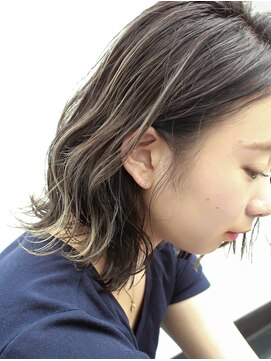 トルネード(TORNADO) 外国人風ボブ ハイライトグラデ グレージュ 外ハネパーマ