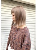 サンドベージュ×切りっぱなしボブ
