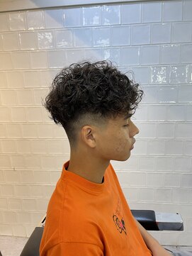 メリケンバーバーショップ フクオカ(MERICAN BARBERSHOP FUK) パーマフェードかきあげ