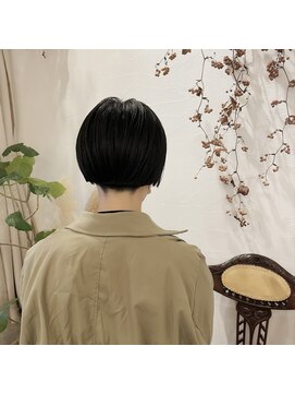 マウロア(MAULOA) “刈り上げ女子×個性的ショート” 中西英美子