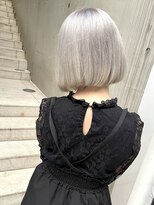 ディア(.eer)&nbsp;ホワイトベージュ×前下がりボブ☆小顔カット