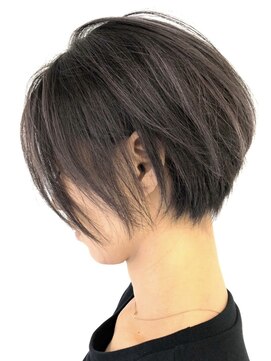 ヘッズ 市川(HEADS ex) ダブルカラーミルクティーベージュインナーカラーショートボブ