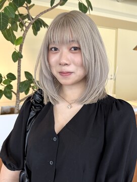 ロジェ(loje) 20代30代40代　ミディアムレイヤースタイル/ハイトーンカラー