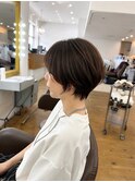 丸みショートで大人かわいいスタイル