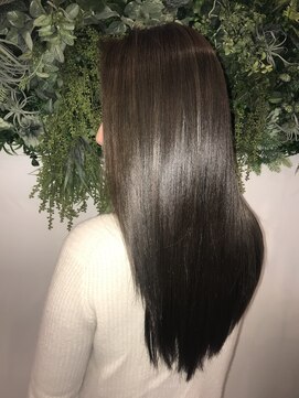 アールサロン アオヤマ(Rr SALON AOYAMA) プラチナミネコラ