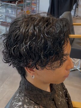 エリマ  茅ヶ崎(elima) S字のカールが人気のセンターパート×波巻きスパイラルパーマ