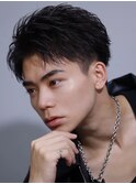 アップバングショート黒髪短髪ツーブロック