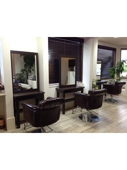 大人女性にピッタリのカラーをご提案♪ホームカラーでは出せない、艶のある上品な色味をプロの技術で表現！