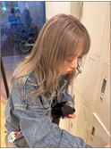 ハイトーングレージュ