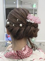 オフ(off)&nbsp;浴衣×大人かわいいサイドシニヨンアレンジ