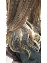 レイ(REY)&nbsp;明るめのエクステで春らしく！