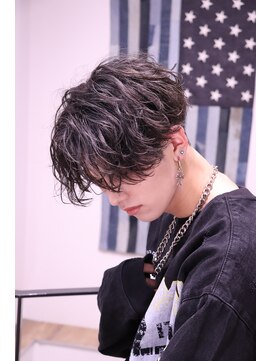 ネイビー(NAVY) 無造作 ツイストスパイラルパーマ センターパート