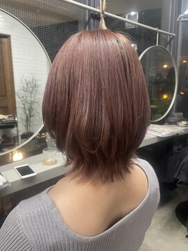 アシェット(assiette) 【安田汐里】ミディアムウルフ×ピンクベージュカラー◎