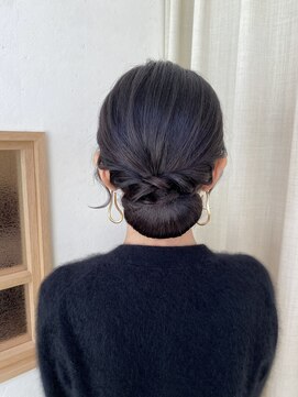 シニヨン　タイトヘア　ヘアアレンジ　結婚式ヘアセット