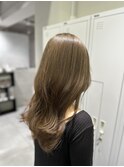 オリーブベージュ