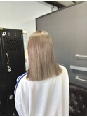 ハイトーンベージュ×切りっぱなしボブ
