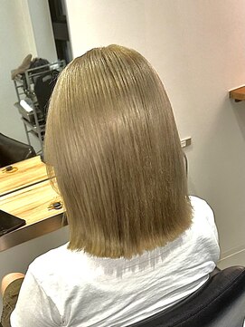 ヘルム(Helm) ハイトーンカラー[名駅/透明感カラー/Wカラー/ハイライト]